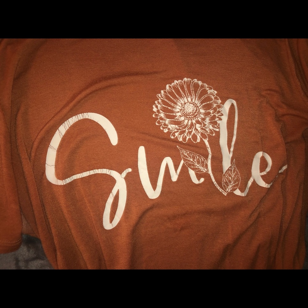“Smile” XS Orange ish Yellow Short Sleeve Tee